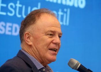 Governador do ES, favorito ao Senado, se diz contra impeachment de Moraes