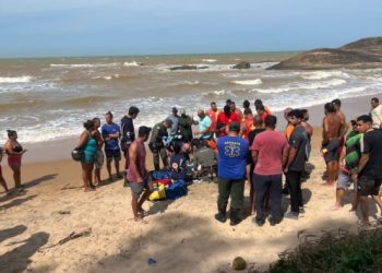 Tio e sobrinho morrem afogados na Praia da Gamboa em Itapemirim