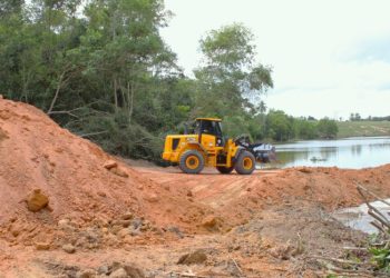 Máquinas continuam trabalhos de atendimento a produtores rurais em Jaguaré