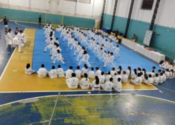 Alunos de karate realizam exame de faixa em Jaguaré