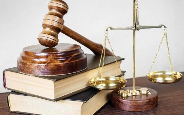 Justiça de Conceição da Barra manda rádio e radialista removerem ofensas contra o Prefeito