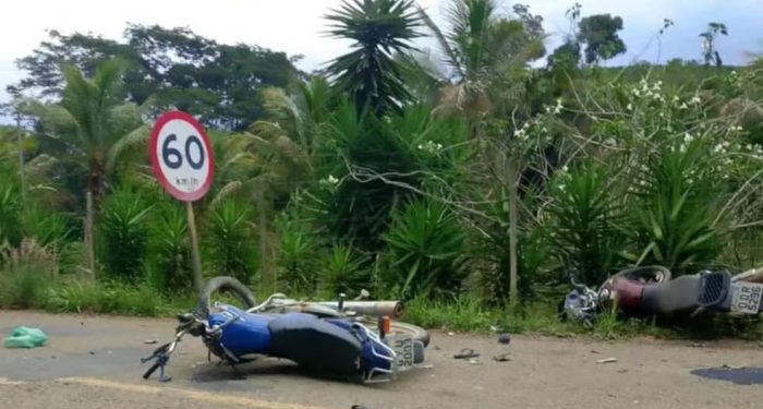 Colisão frontal entre motos deixa dois mortos e três feridos em Mantenópolis