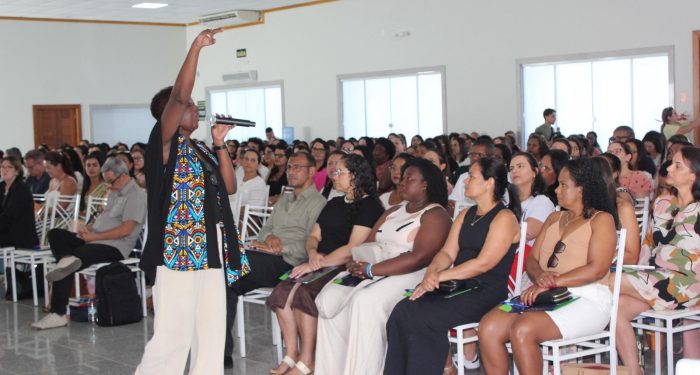 Prefeitura de Jaguaré promove seminário sobre educação antirracista e acolhedora para profissionais da rede municipal