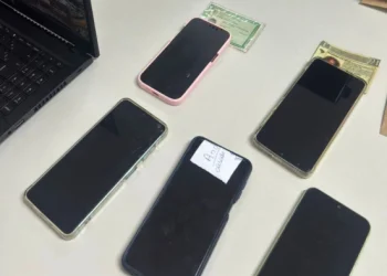 Casal é preso suspeito de aplicar golpes em CACs com falso site de venda de armas na Serra