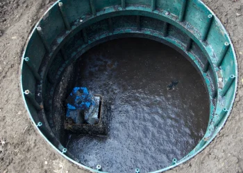 Criança de 1 ano morre após cair em fossa e se afogar em Vila Velha