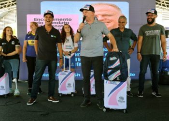 Casagrande e Ferraço entregam reforma de ginásio e anunciam investimento recorde no esporte