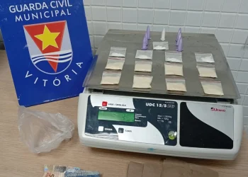 Motorista de aplicativo é preso com cocaína durante entrega em Vitória