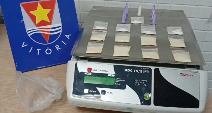 Motorista de aplicativo é preso com cocaína durante entrega em Vitória