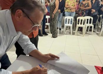 Prefeito Barrigueira encaminha projeto que aumenta salário de professores em Nova Venécia