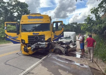 Tragédia na ES-080: Confirmadas duas mortes em colisão entre Fiorino e caminhão em Colatina