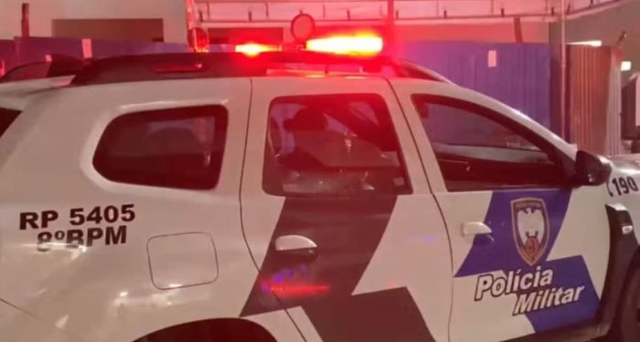 Adolescente rouba viatura da PM durante confusão e foge em Aracruz
