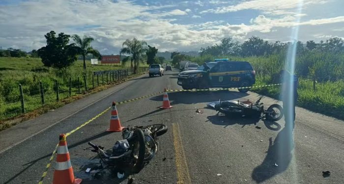 Colisão entre motos deixa jovem morto e dois feridos graves na BR-259, em Colatina